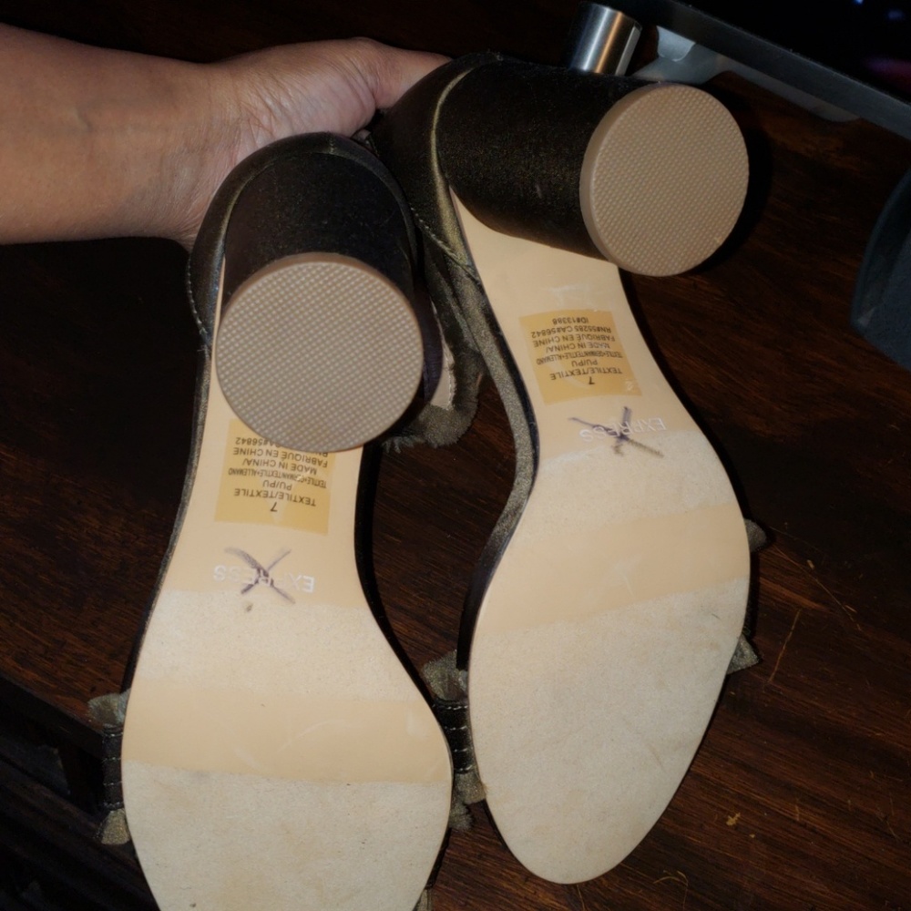 Express Shoes - Picture 4 of 4